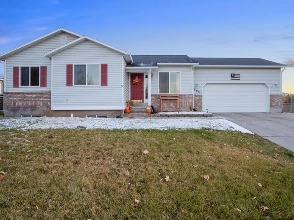808 Oquirrh Ave, Tooele, UT 84074