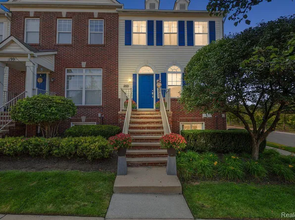 203 Center Blvd, Wixom, MI 48393