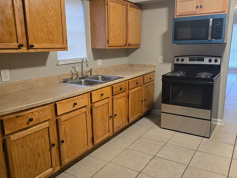 7062 Boston Dr — Photo 4