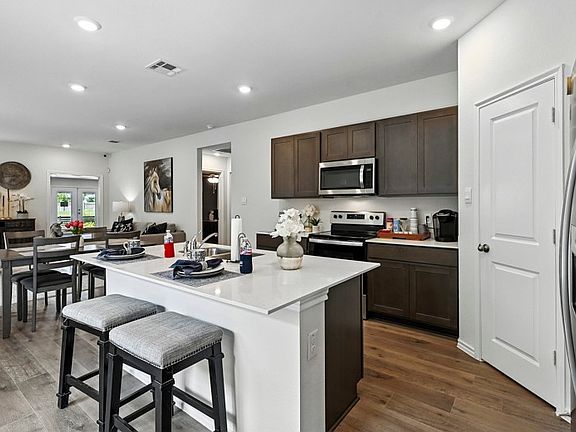 5th image of 646 Glee Stem Rd