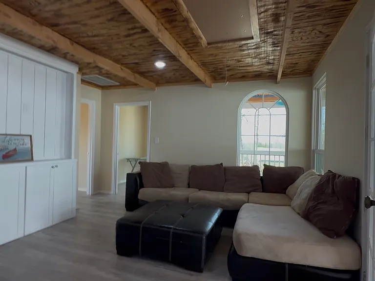 802 Lakeview Ln — Photo 5
