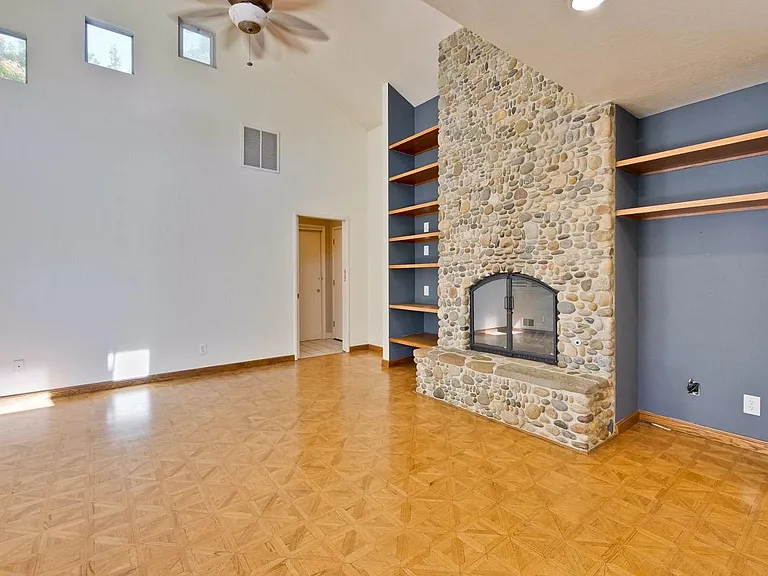 579 Crawford Dr — Photo 10