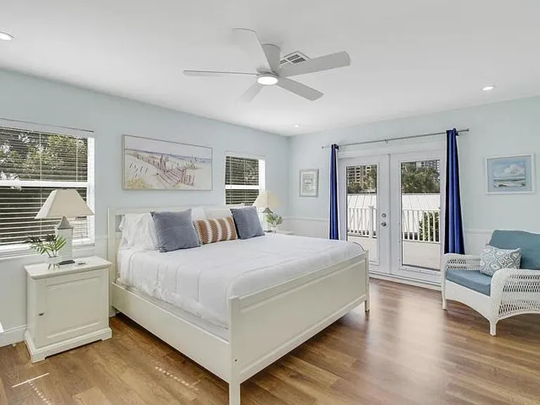 1310 Manor Dr — Photo 11