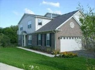 16 Christie Ct, Algonquin, IL 60102