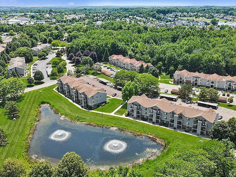 Byron Lakes Apartments — Photo 81