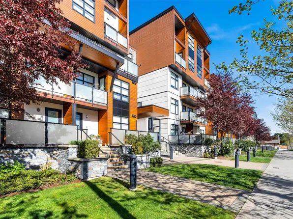 4000 Shelbourne St #402, Saanich, BC V8N 0B6
