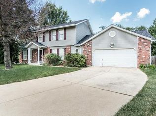 11 Democracy Cir, O'Fallon, MO 63368
