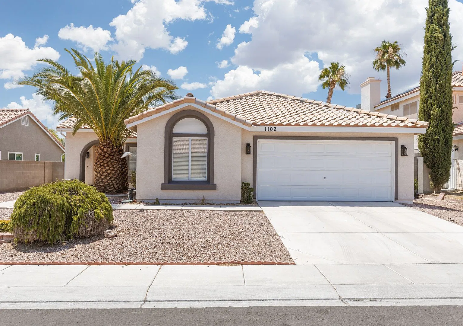 Single story home in Eldorado — Photo 2