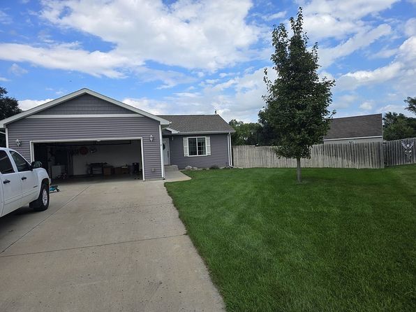 112 Vicki Ave