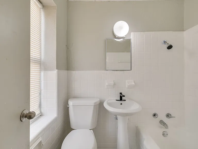 4701 NW 16th St #24 — Photo 10