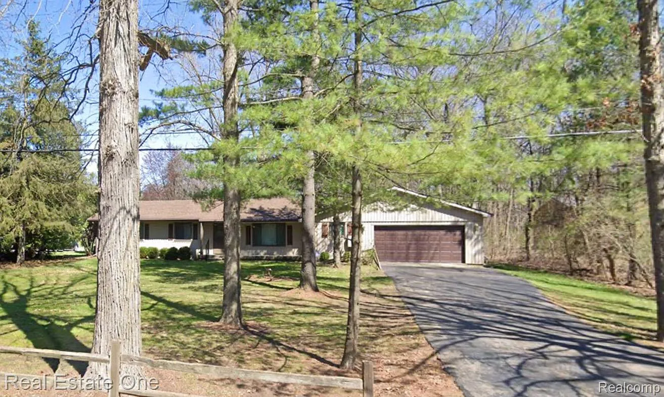5661 Crooked Lake Rd photo 1