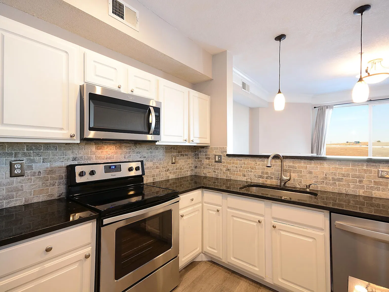 2 bed, 1224 sqft, $2,395 — Photo 4