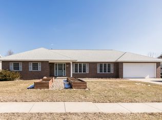 328 Hillview Dr SE, Mount Vernon, IA 52314
