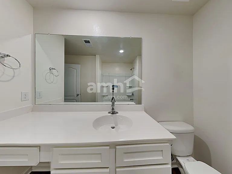 2058 Southlea Dr — Photo 14