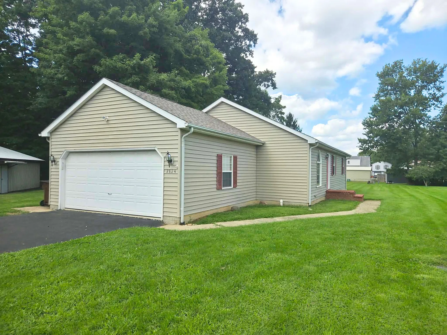 3 bed, 1288 sqft, $2,100 — Photo 2