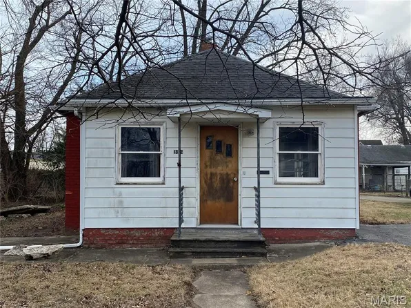 1312 School St, Hillsboro, IL 62049