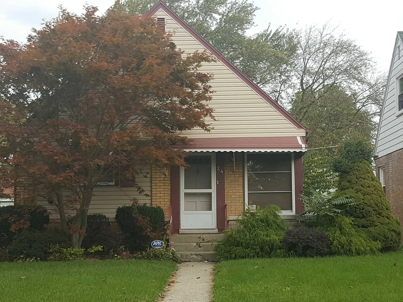 24 164th St photo 1