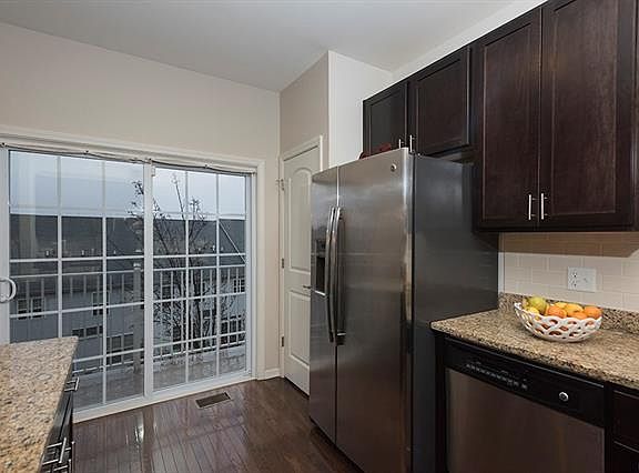 5th image of 921 Hawthorn Way