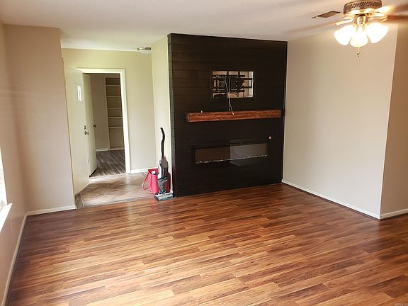3rd image of 3500 S Missouri St