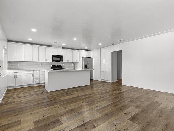 4th image of 5181 La Dorna St