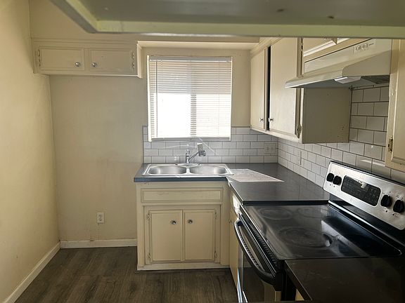 3rd image of 1124 Lincoln St #2B-1BA