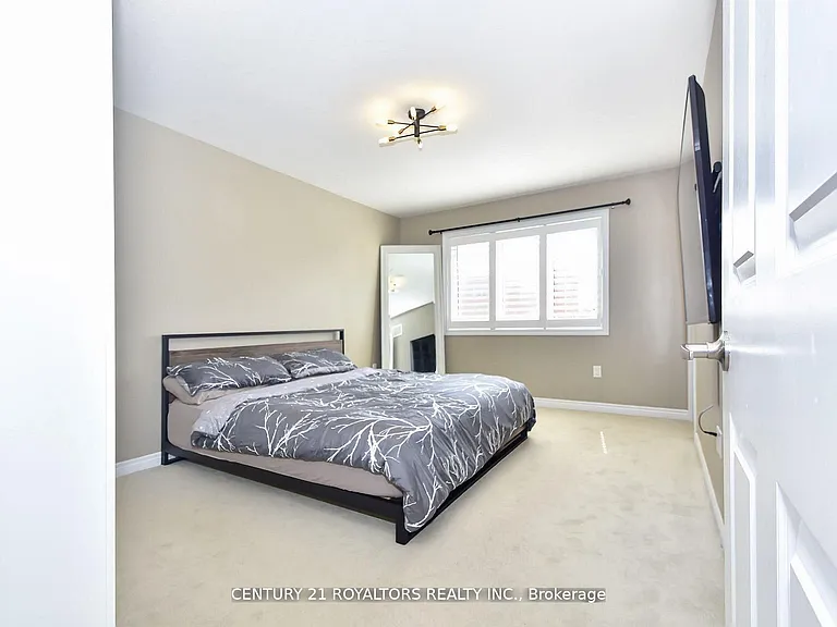 386 Thompson St — Photo 21