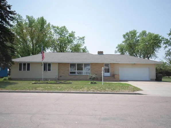 118 5th St SW, Melrose, MN 56352