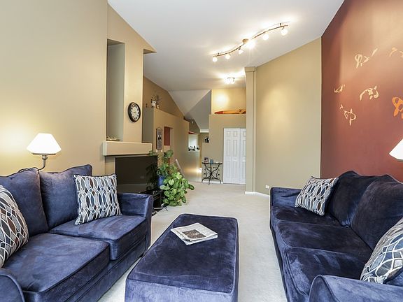 Open concept home w/ 12' ceilings in living room & master!