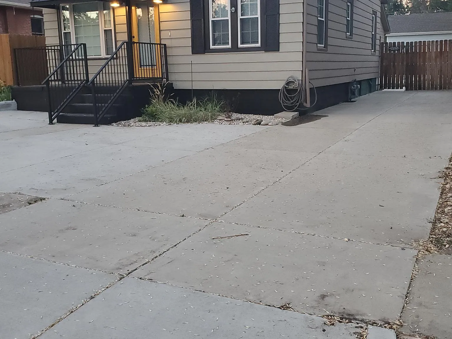 217 W South 1st St — Photo 3