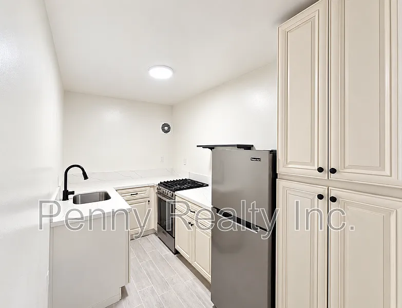 Studio, 1.0 bath, 300 sqft, $2,150 — Photo 4