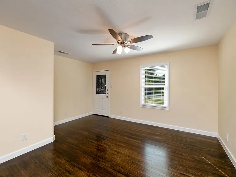 2610 Michigan Ave — Photo 6
