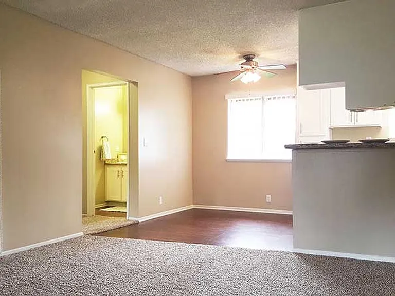 Shadow Mountain Apartments — Photo 17