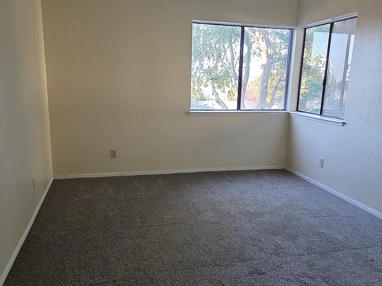1256 Stanhope Ln — Photo 9