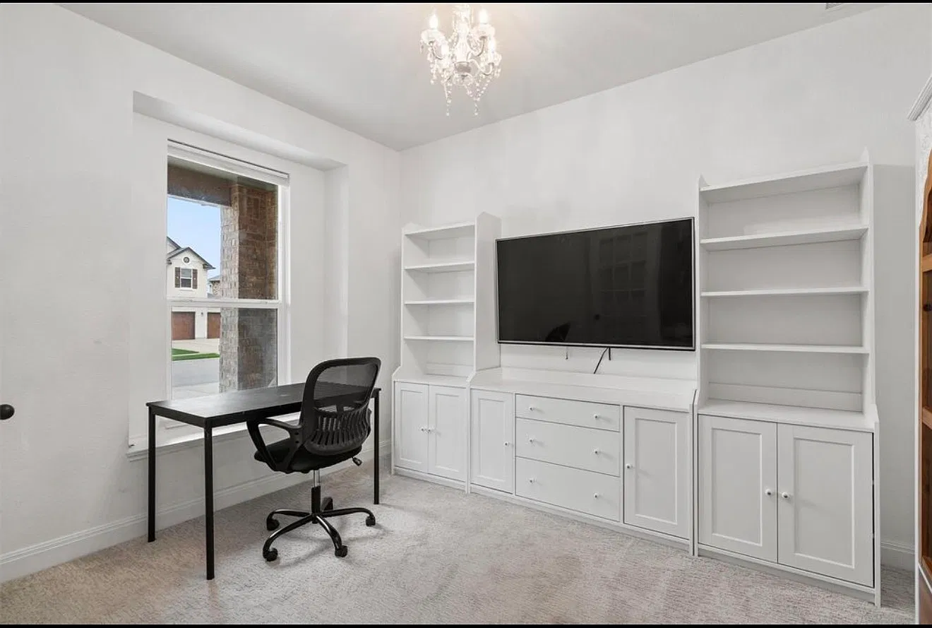 5 bed, 3.5 bath, 4058 sqft, $3,600 — Photo 4