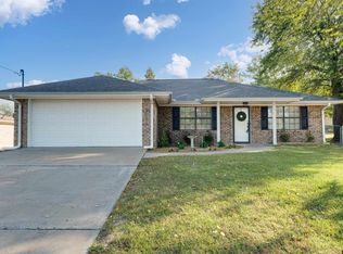 216 Thomas Rd, Palestine, TX 75803