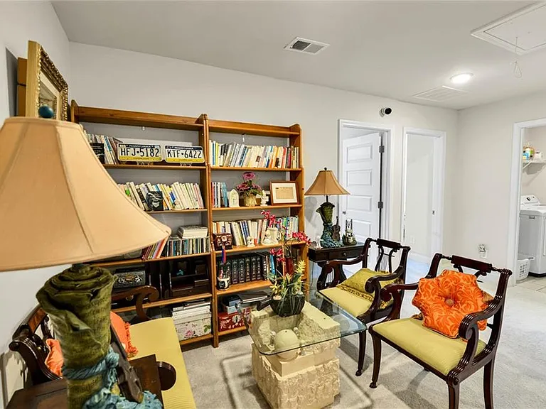 2423 Chene Dr — Photo 18