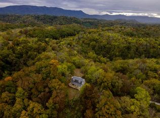 2580 Wildwood Rd, Dandridge, TN 37725