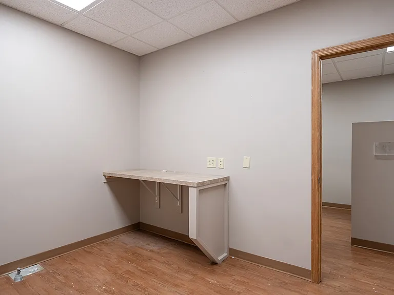 3327 W Capital Ave — Photo 16