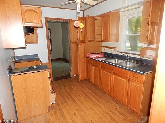 3rd image of 393 Olive St
