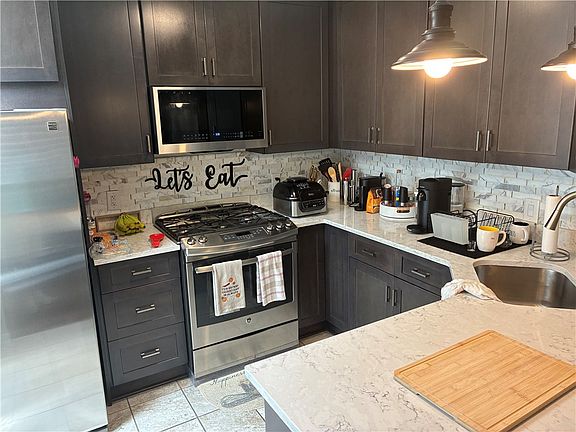 4th image of 304 Spring Run Dr