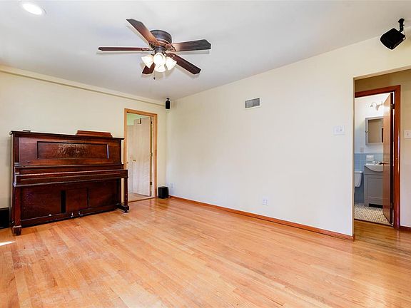 3rd image of 2409 Burbeck Dr