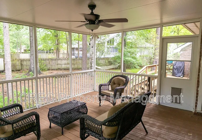 114 Queensbury Cir — Photo 5