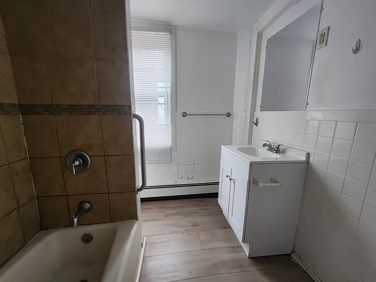 300 W Elm St #300 — Photo 23