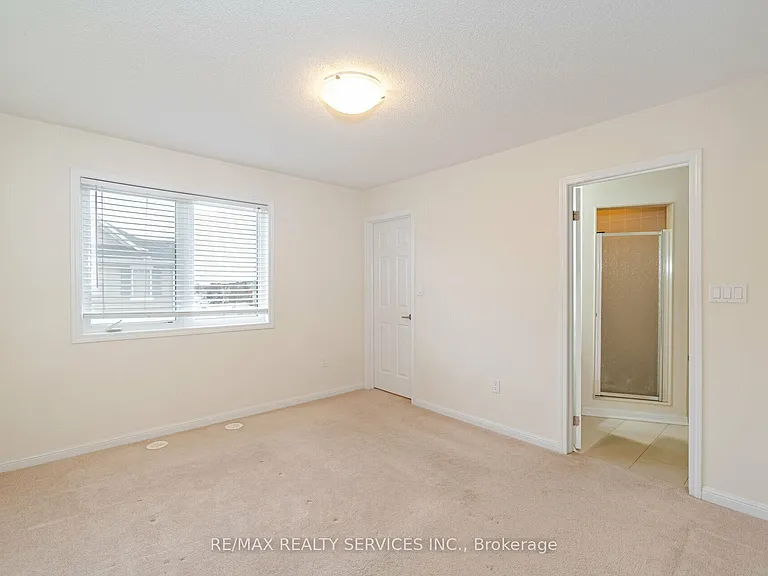4 Colonel Frank Ching Cres — Photo 17