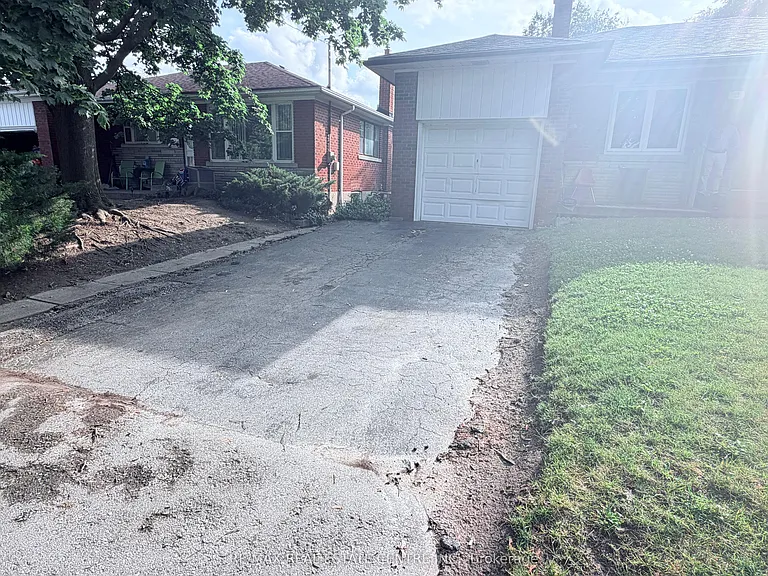 52 Sharbot Ave — Photo 15