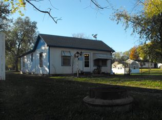 225 NE Walnut St, Melvern, KS 66510