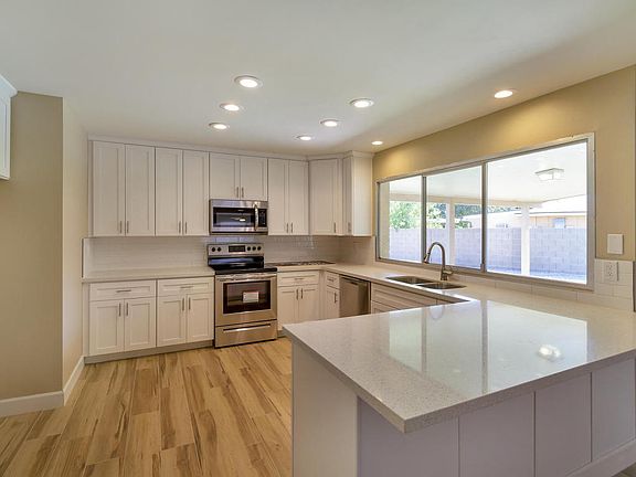 3rd image of 3708 E Sahuaro Dr