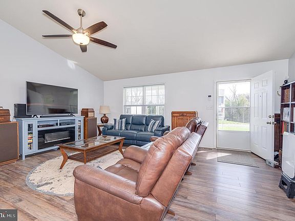 5th image of 132 Mountain View Dr