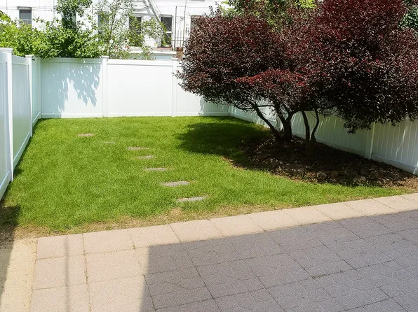 537 Gates Avenue 1 image 1 of 7