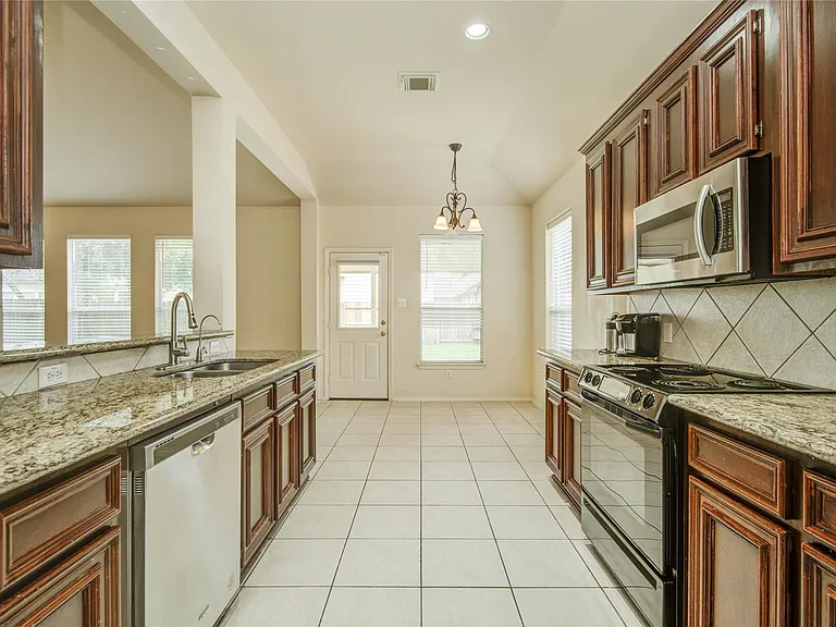 21718 Grand Hollow Ln — Photo 11